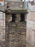 Gevangenpoort de hoge schoorsteen met afdekkap